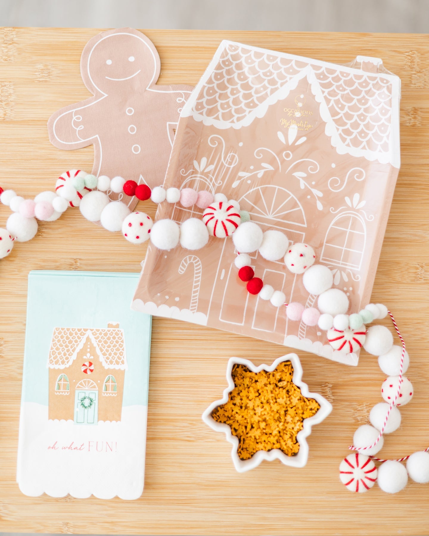 Gingerbread Scalloped Guest Napkin