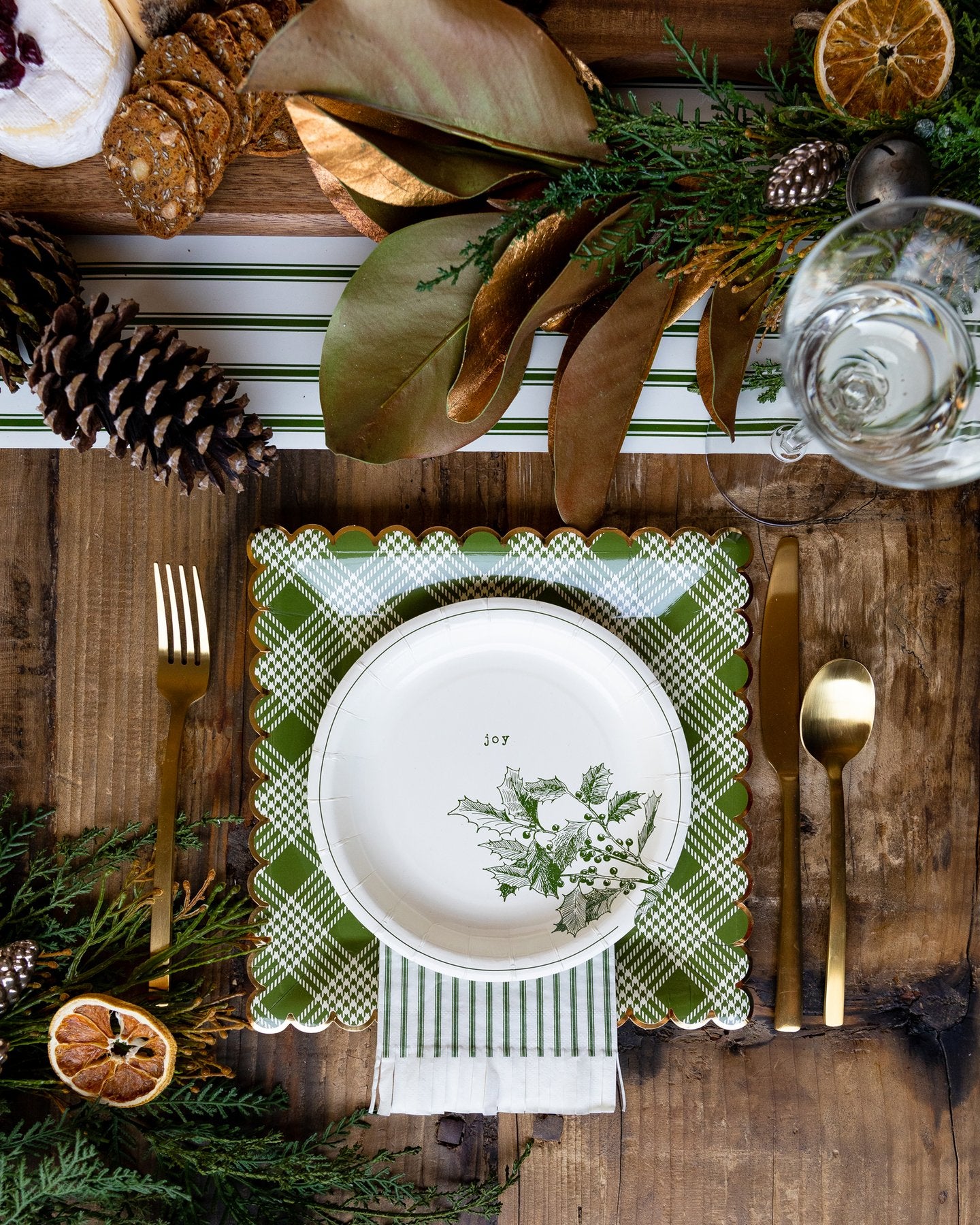 Green Vignette Christmas Plate Set